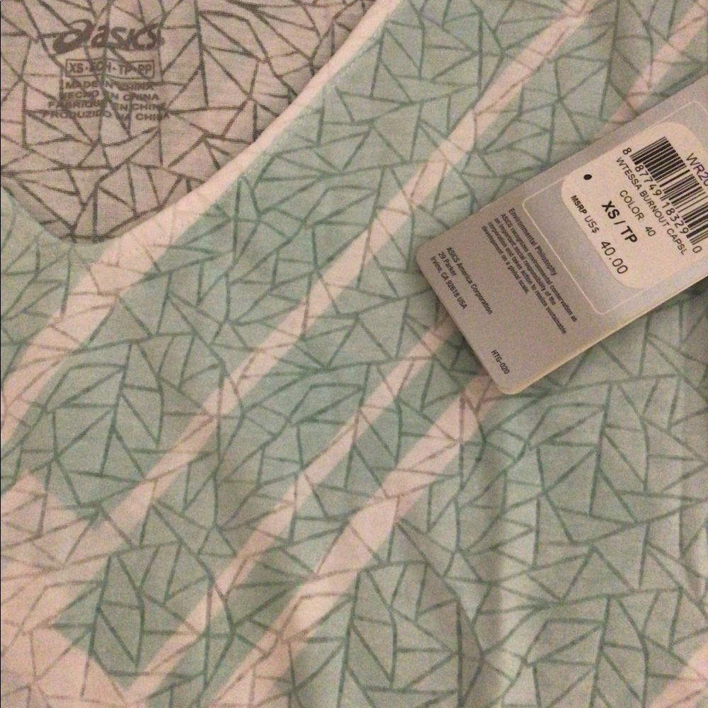 ASICS Top - Picture 3 of 3